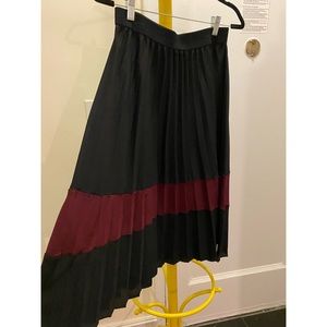 Color block pleated skirt with elastic waistband